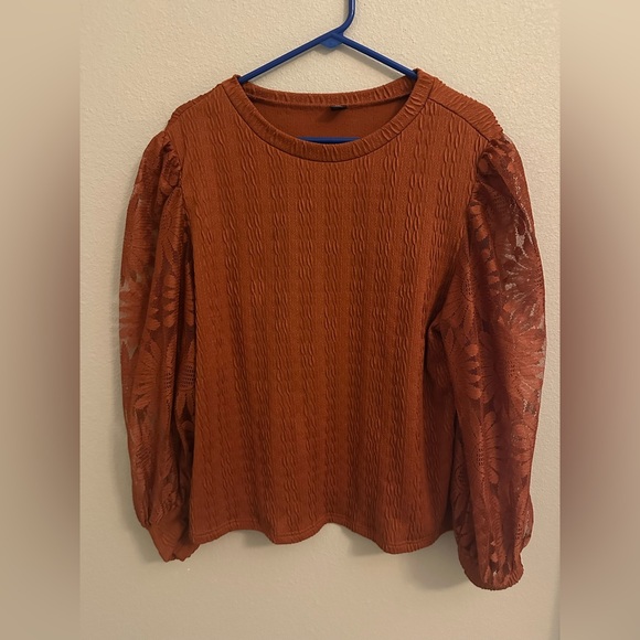 Elegant Burnt Orange Floral Top 🧡 - Picture 3 of 7